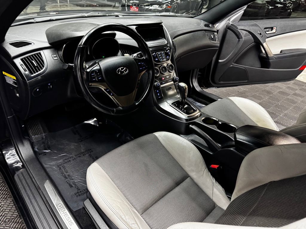 Used 2016 Hyundai Genesis 3.8 RWD image 35