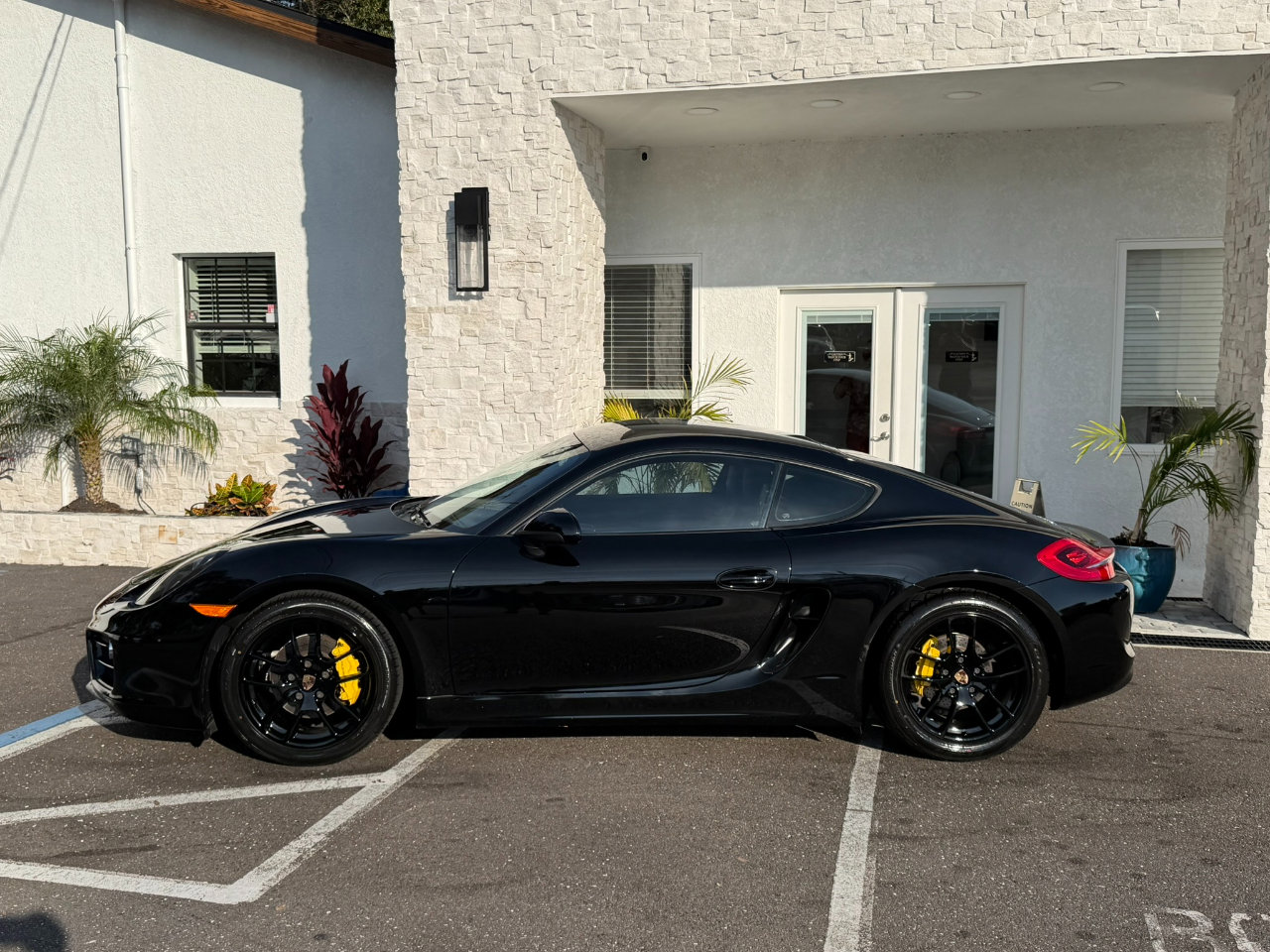 Used 2014 Porsche Cayman image 2