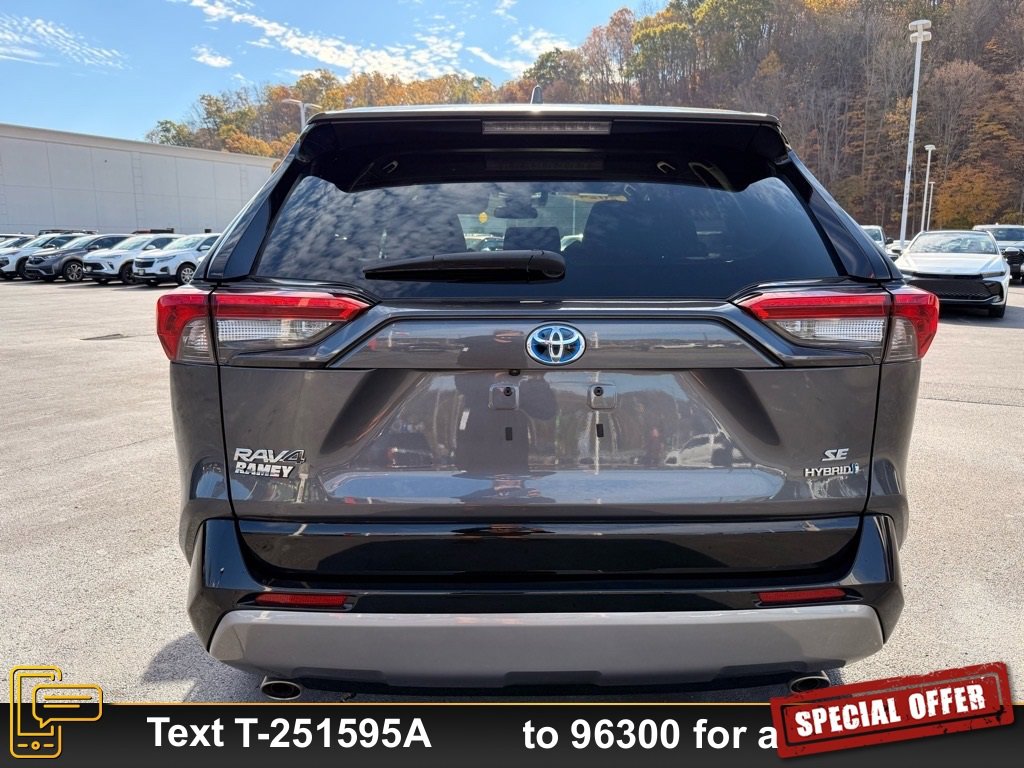 Used 2024 Toyota RAV4 SE w/ Convenience Package image 6