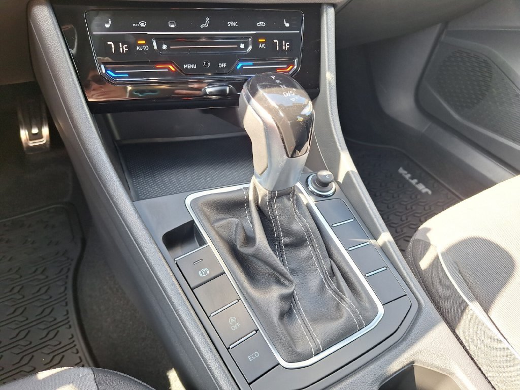 Used 2026 Volkswagen Jetta Sport FWD image 13