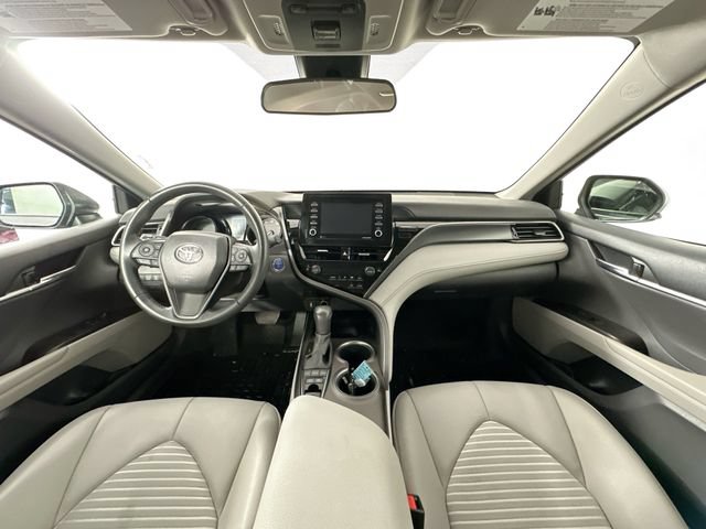 Used 2022 Toyota Camry SE FWD image 3