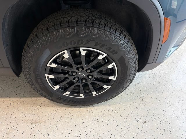 Used 2025 Chevrolet Traverse Z71 w/ LPO, Floor Liner Package AWD/4WD image 11