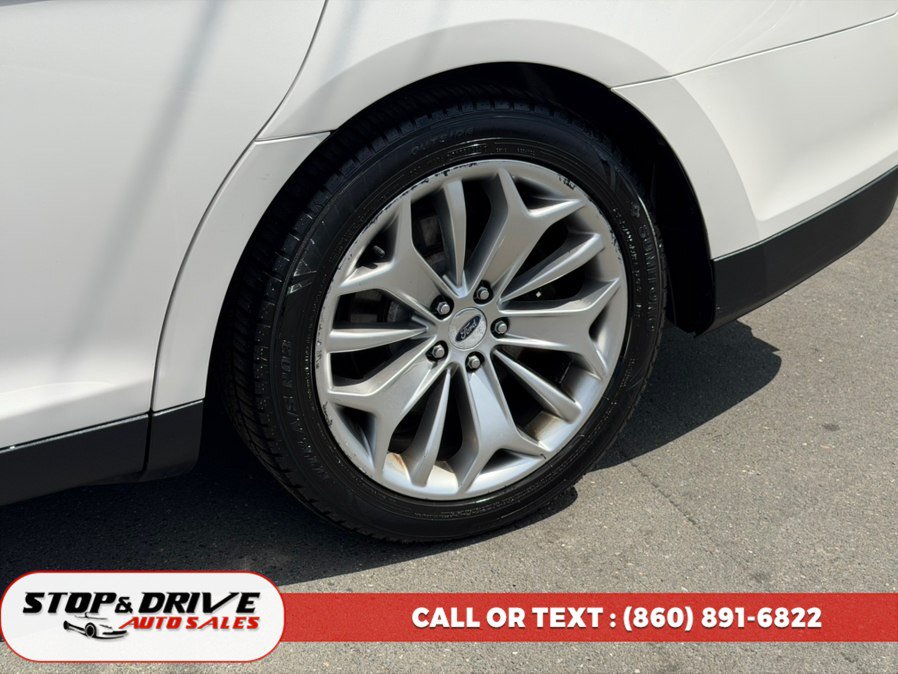 Used 2016 Ford Taurus Limited FWD image 9