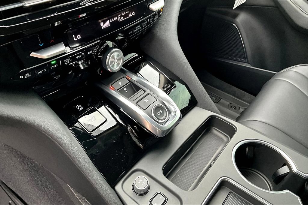 Used 2025 Acura MDX SH-AWD image 11
