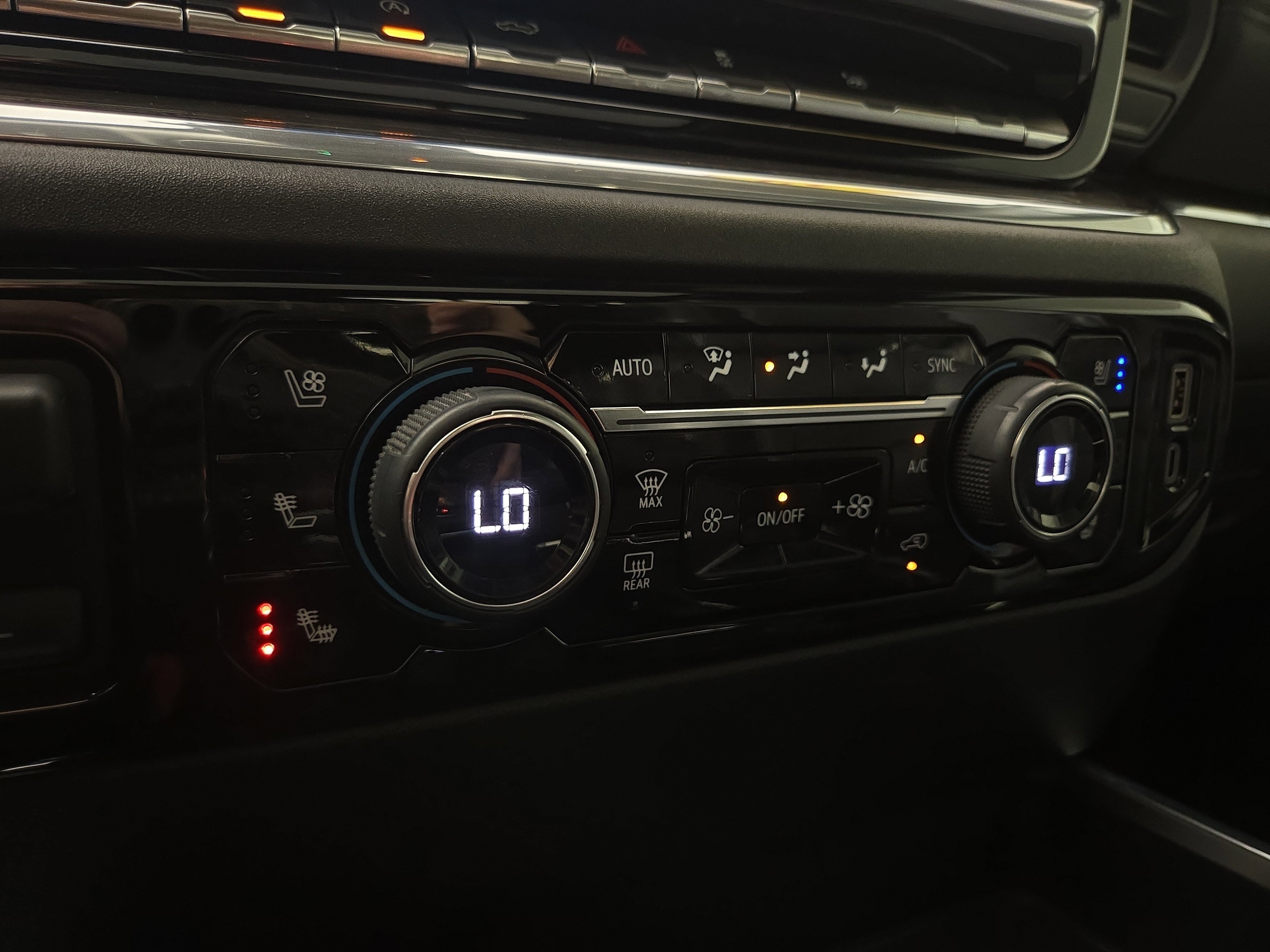 Certified 2023 Chevrolet Silverado 1500 LTZ w/ Technology Package image 27