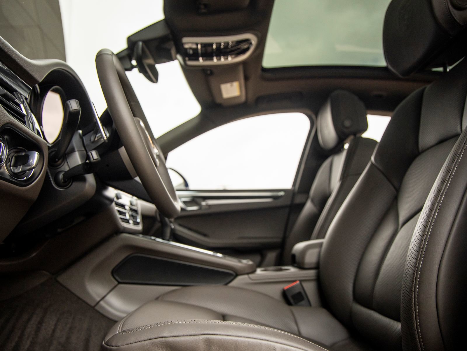 Certified 2025 Porsche Macan image 25