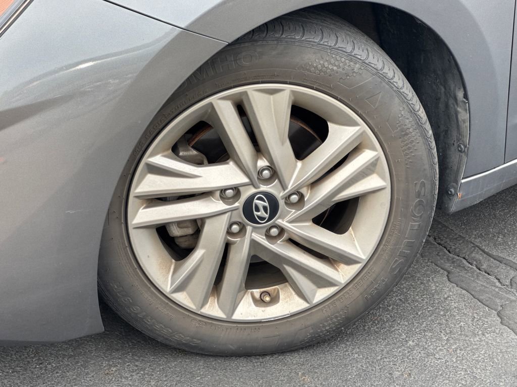 Used 2019 Hyundai Elantra SEL w/ Cargo Package FWD image 9