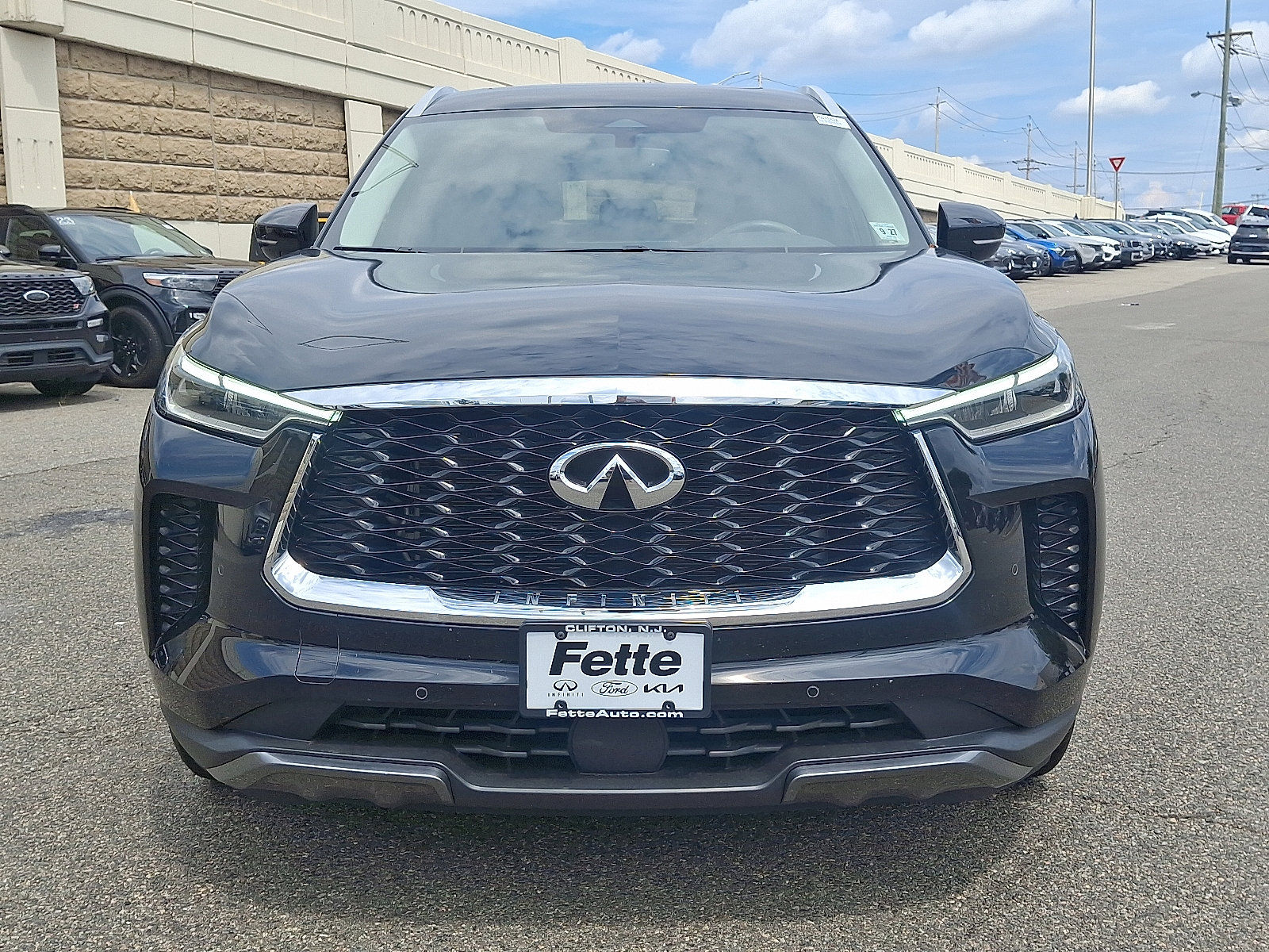 Certified 2022 INFINITI QX60 Luxe w/ Cargo Package image 2