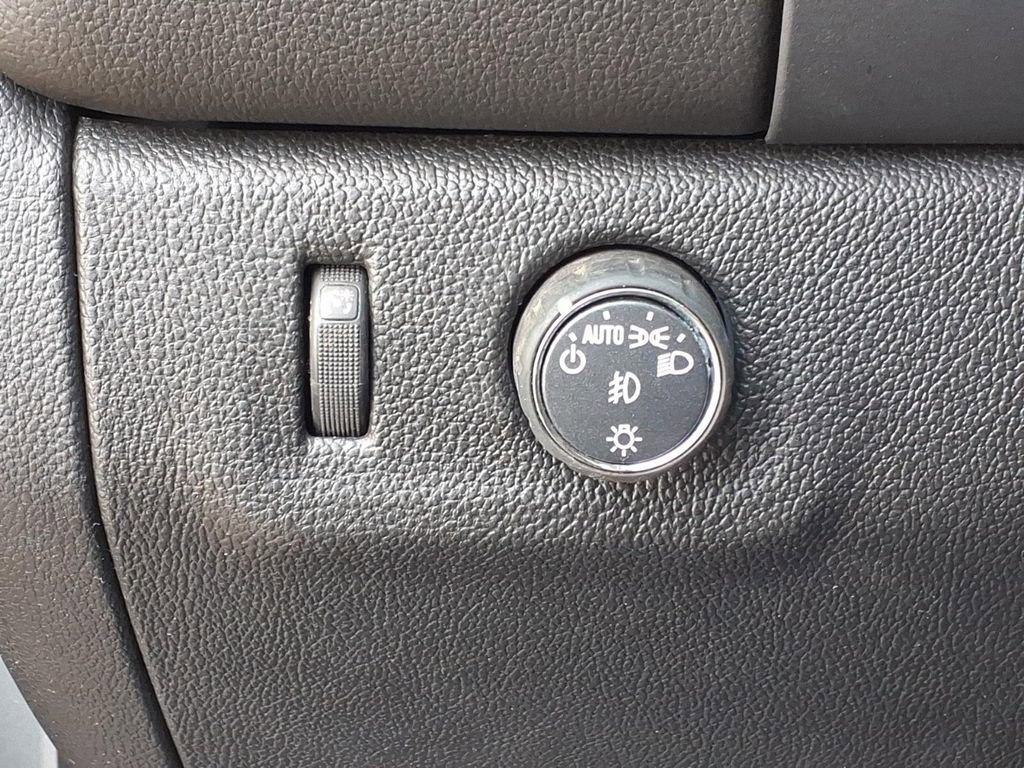 Used 2020 GMC Canyon SLE w/ Elevation Edition image 18