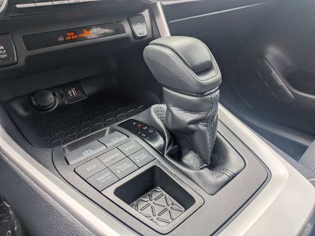 Used 2024 Toyota RAV4 LE AWD/4WD image 28