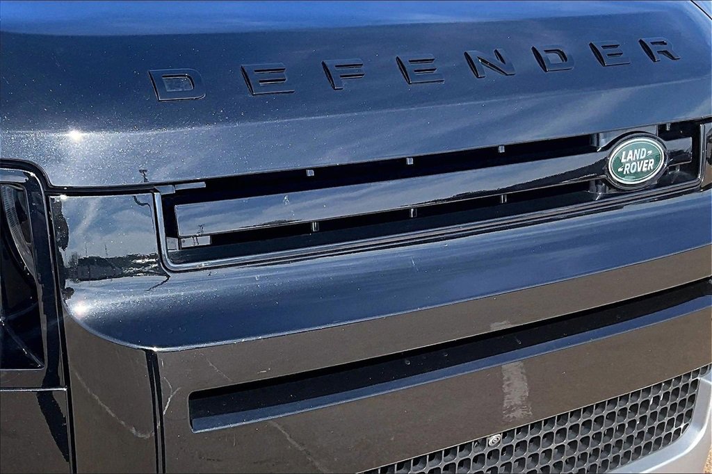 Certified 2025 Land Rover Defender 110 S image 29