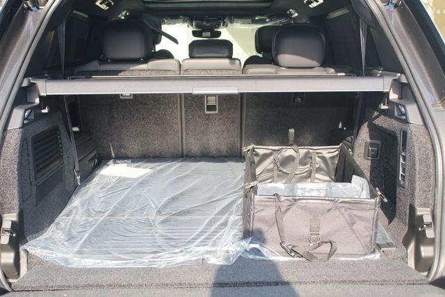 New 2026 Land Rover Range Rover Long Wheelbase SE image 12