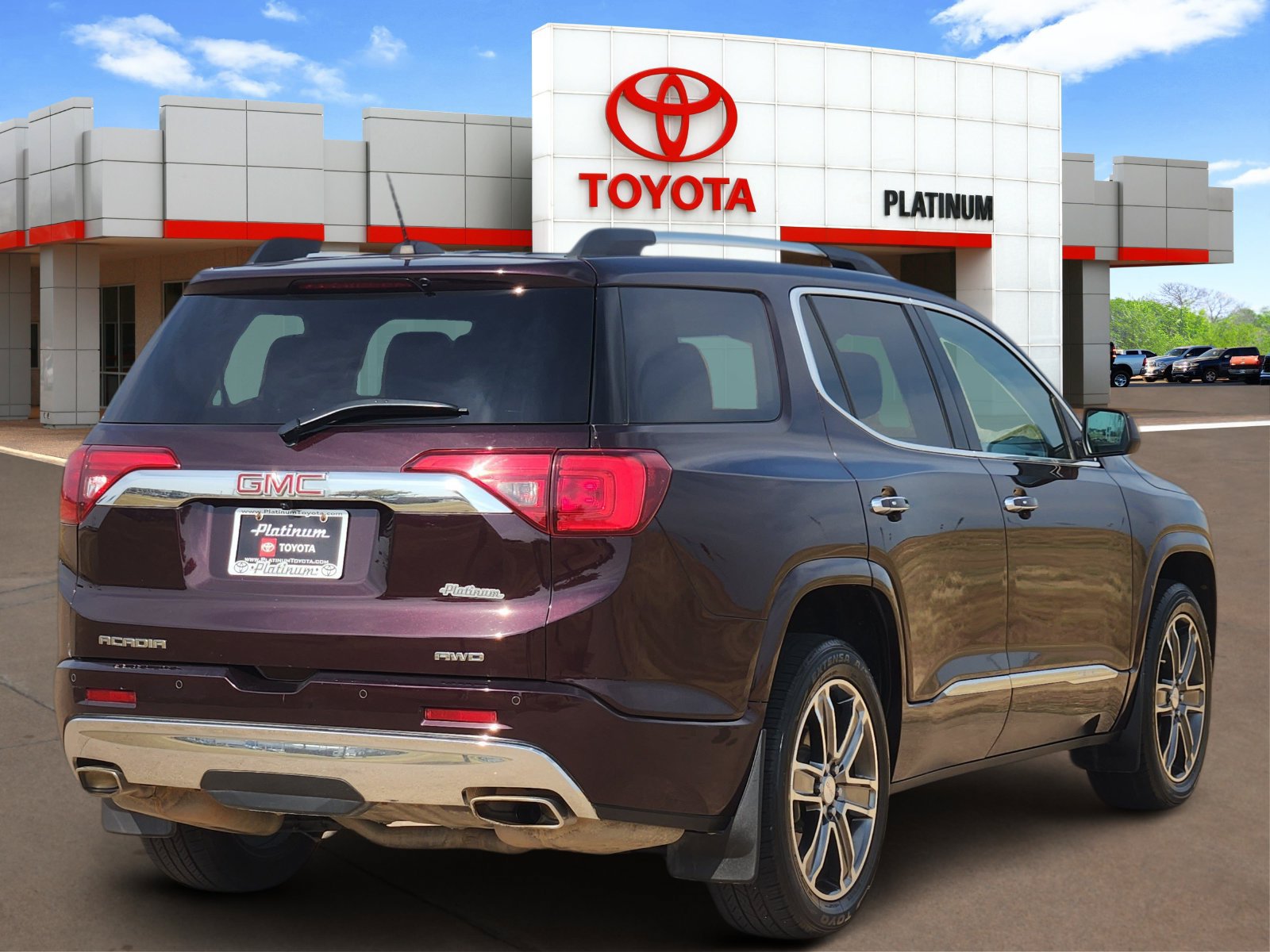 Used 2017 GMC Acadia Denali AWD/4WD image 4