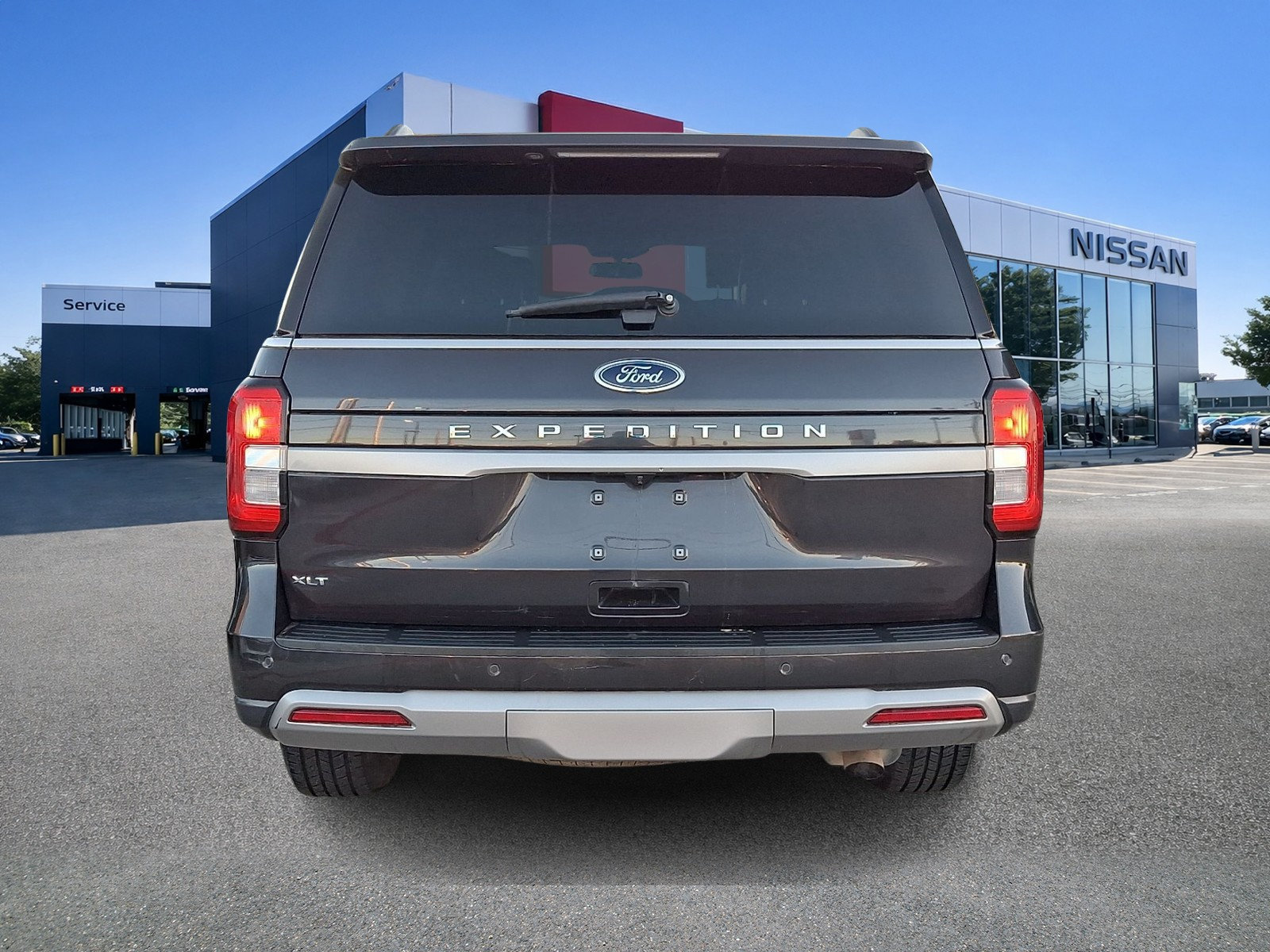 Used 2024 Ford Expedition XLT AWD/4WD image 5