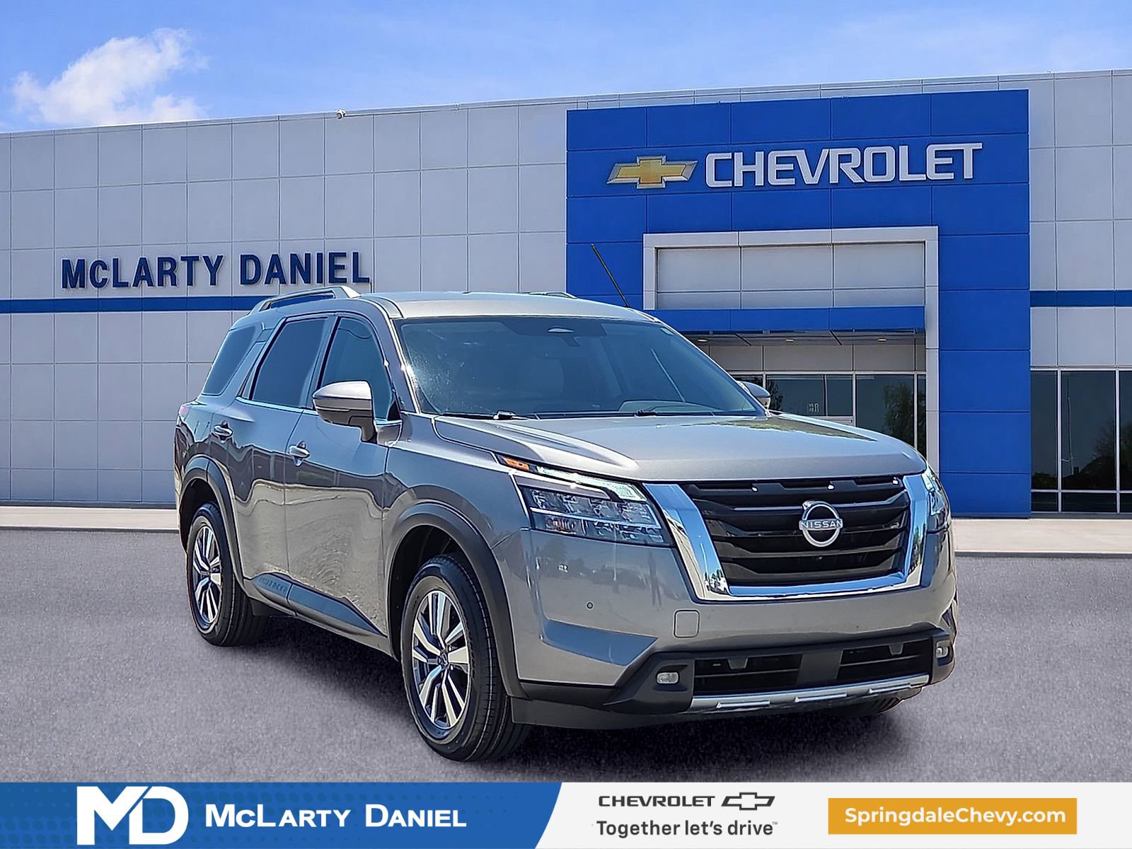 Used 2024 Nissan Pathfinder SL FWD image 1