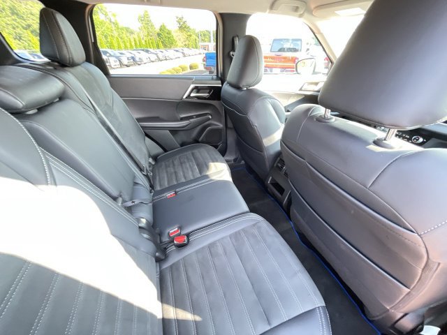 Used 2025 Mitsubishi Outlander SE AWD/4WD image 34