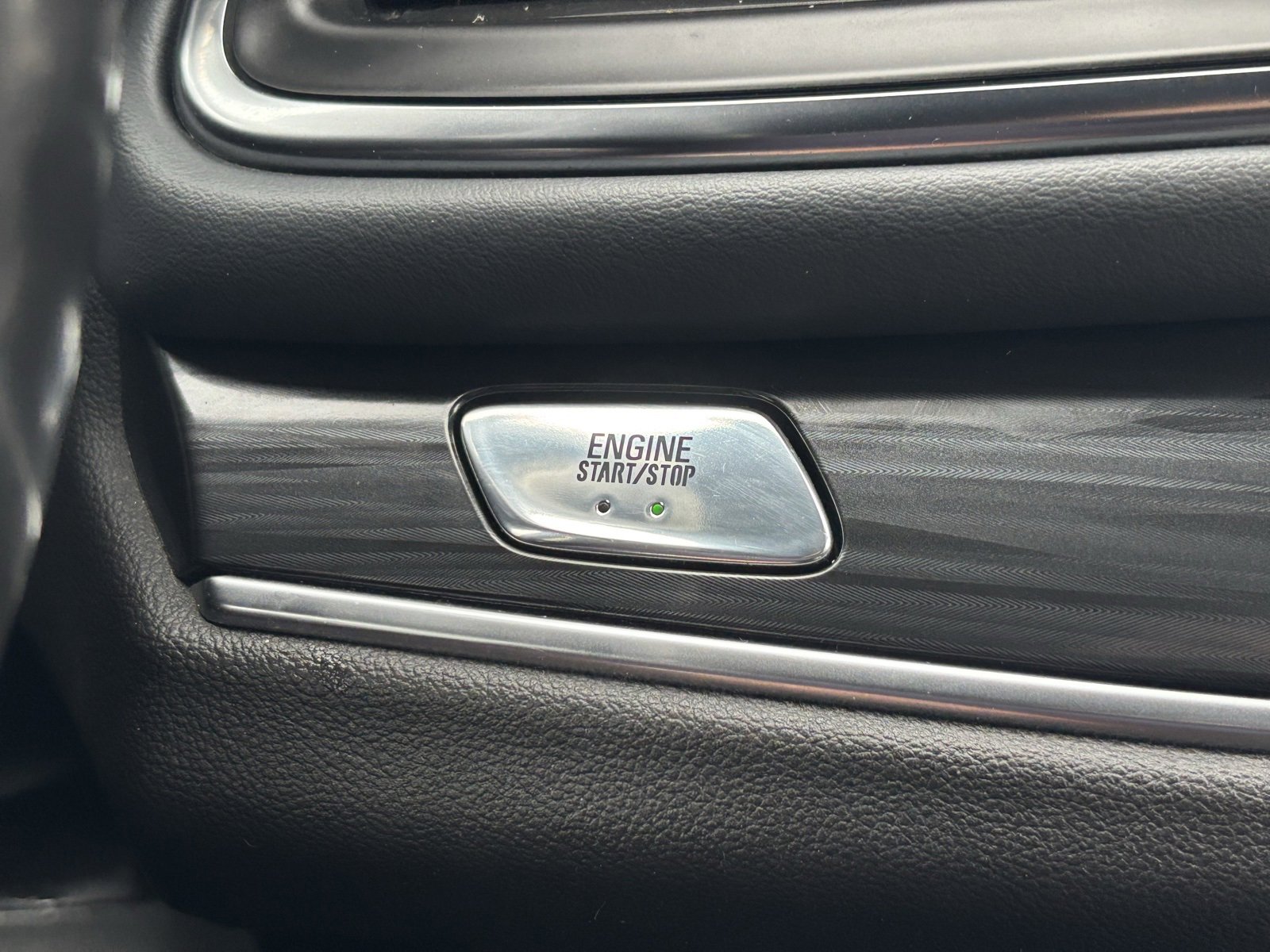 Used 2023 Buick Enclave Essence image 5