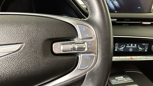 Used 2025 Genesis GV70 2.5T AWD/4WD image 16