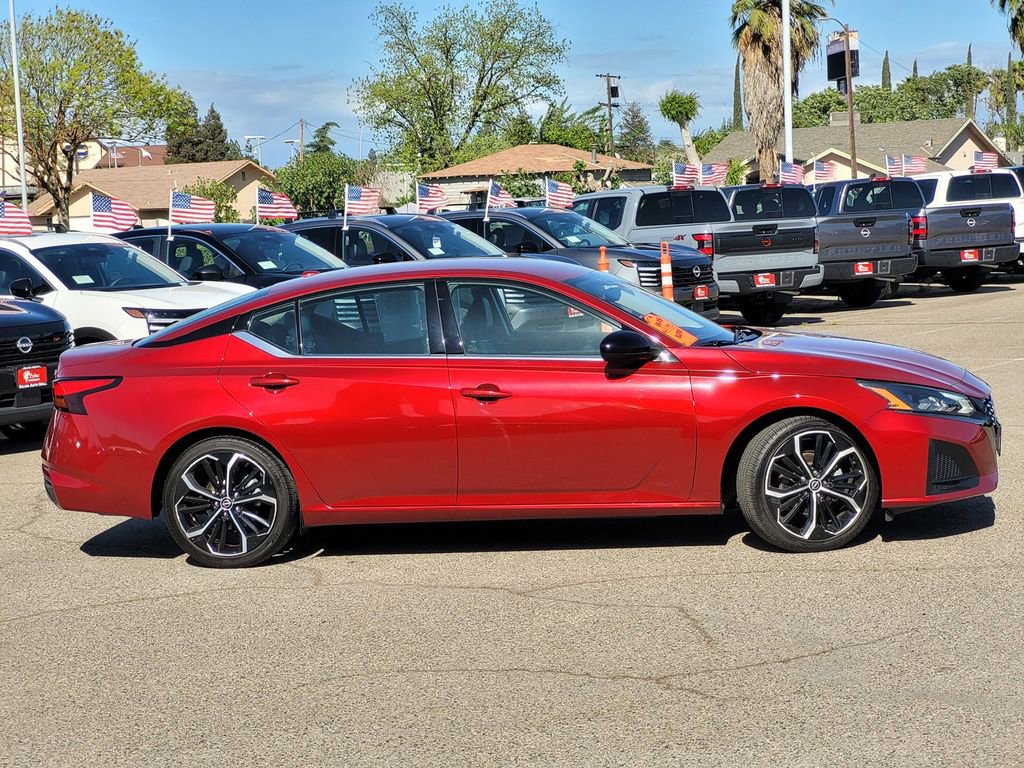 Used 2024 Nissan Altima 2.5 SR image 3