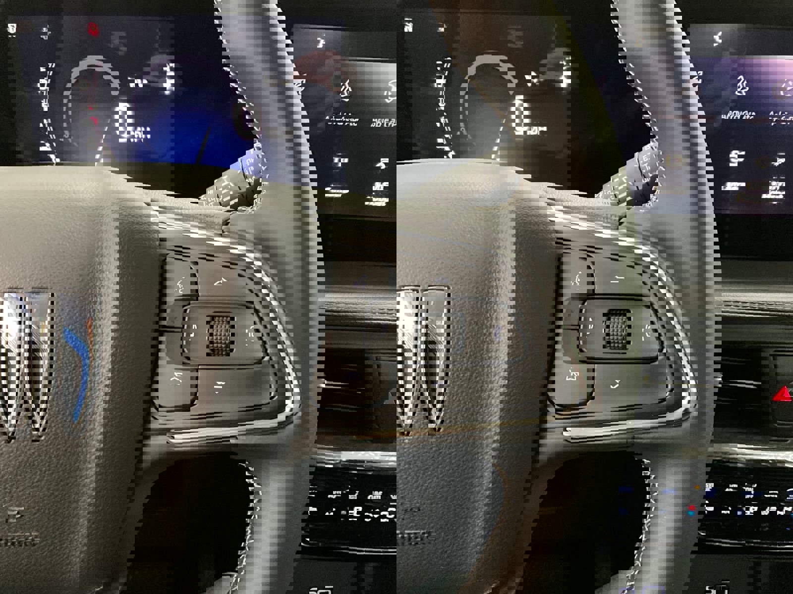 Used 2025 Buick Encore GX Avenir w/ Avenir Technology Package image 19