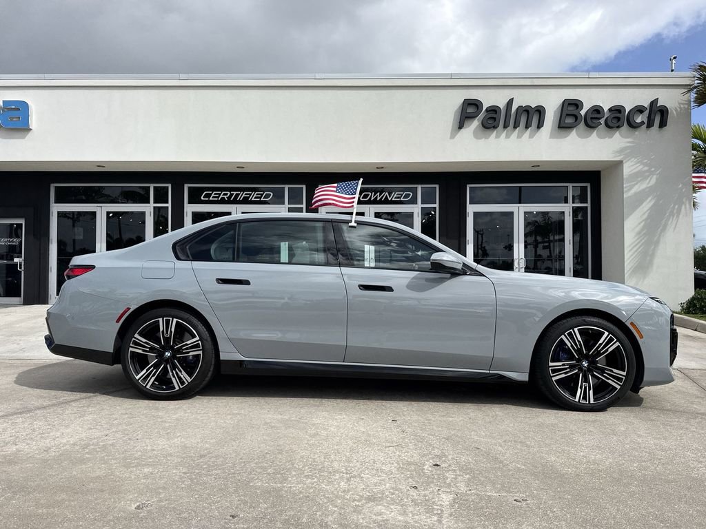 Used 2023 BMW 760i xDrive image 23