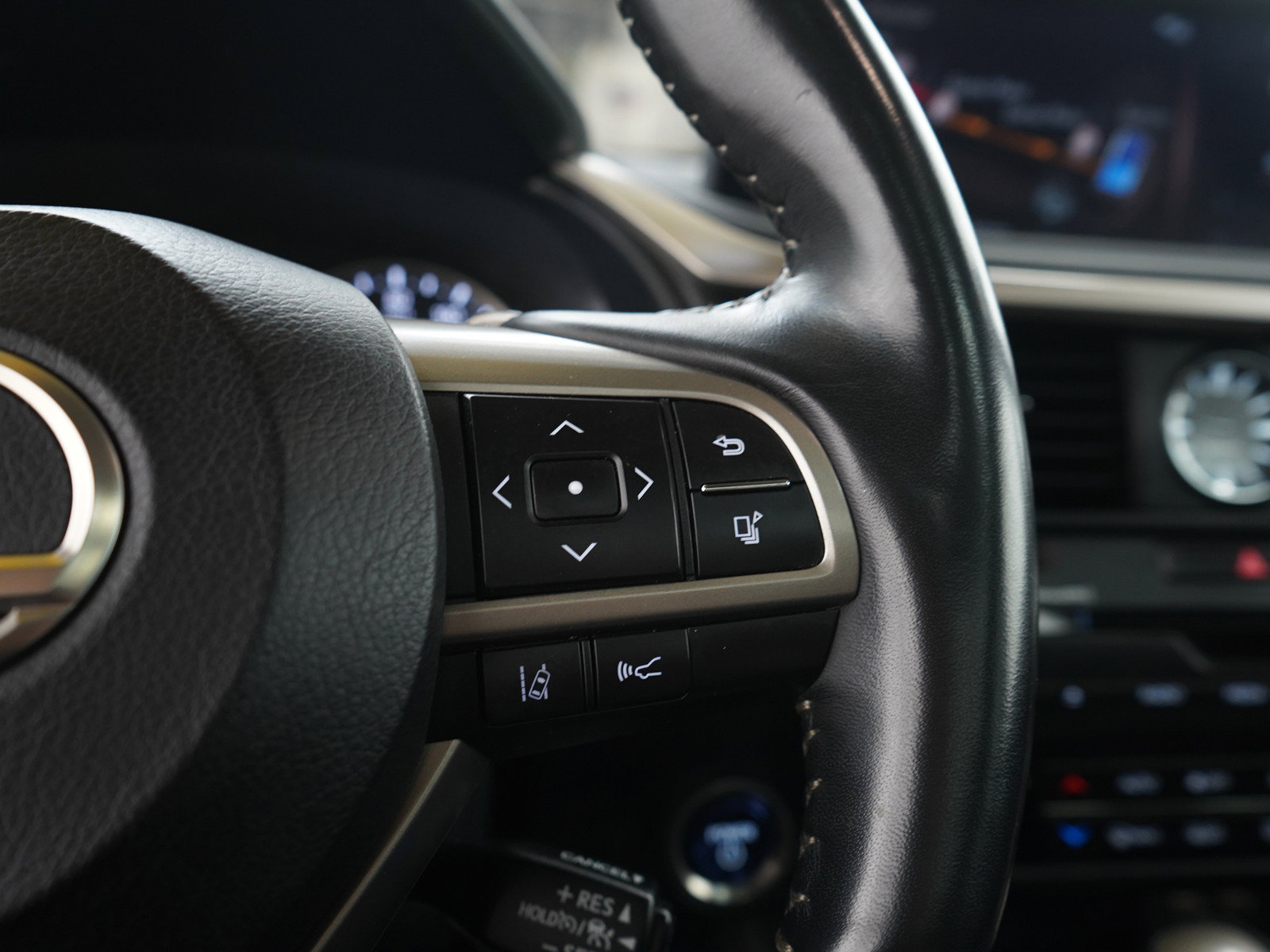Used 2020 Lexus RX 450h AWD w/ Luxury Package image 30