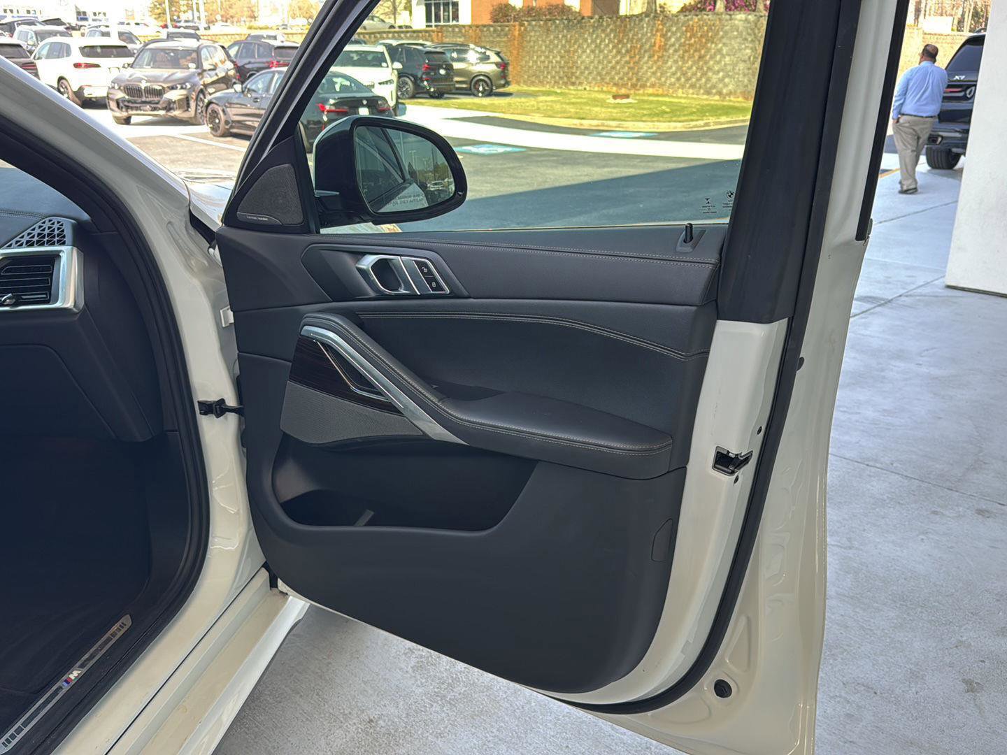 Certified 2024 BMW X6 xDrive40i w/ Premium Package image 12