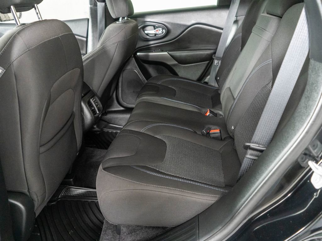 Used 2019 Jeep Cherokee Latitude w/ Popular Appearance Group image 11