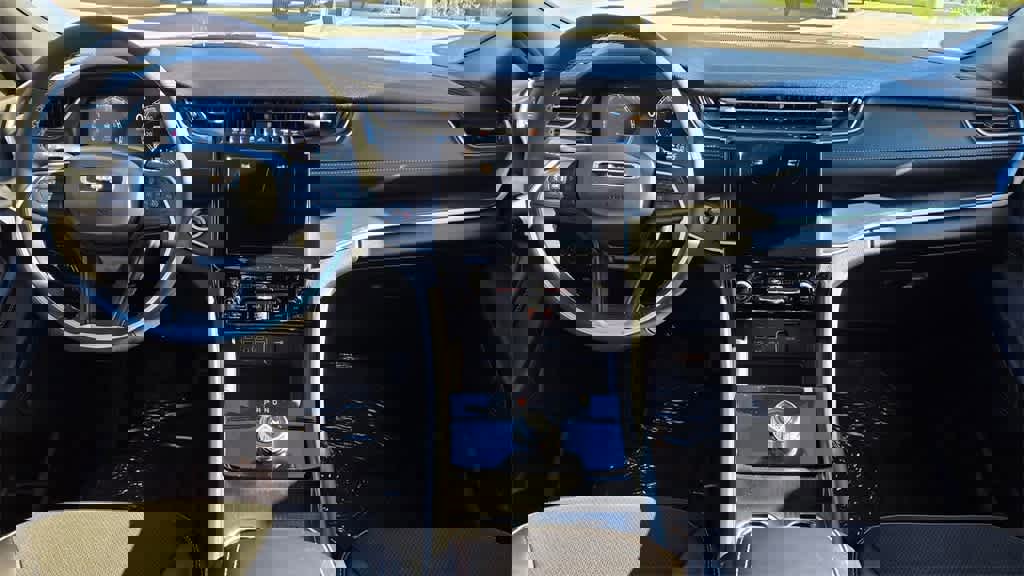 New 2025 Jeep Grand Cherokee Laredo image 9