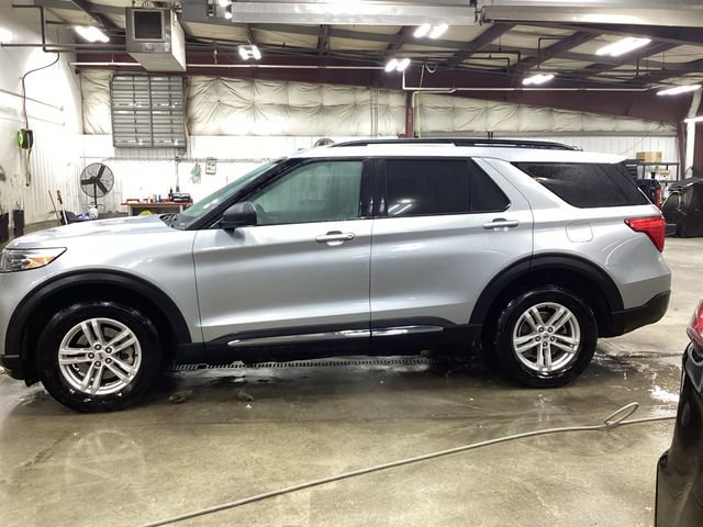 Used 2023 Ford Explorer XLT w/ Equipment Group 202A image 2