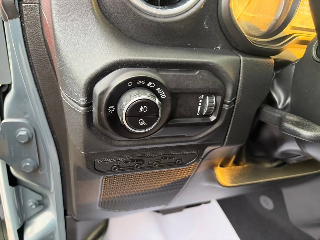 Used 2025 Jeep Gladiator Sport AWD/4WD image 25