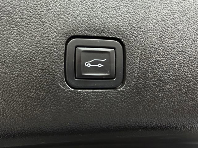 Used 2020 Chevrolet Traverse RS FWD image 34
