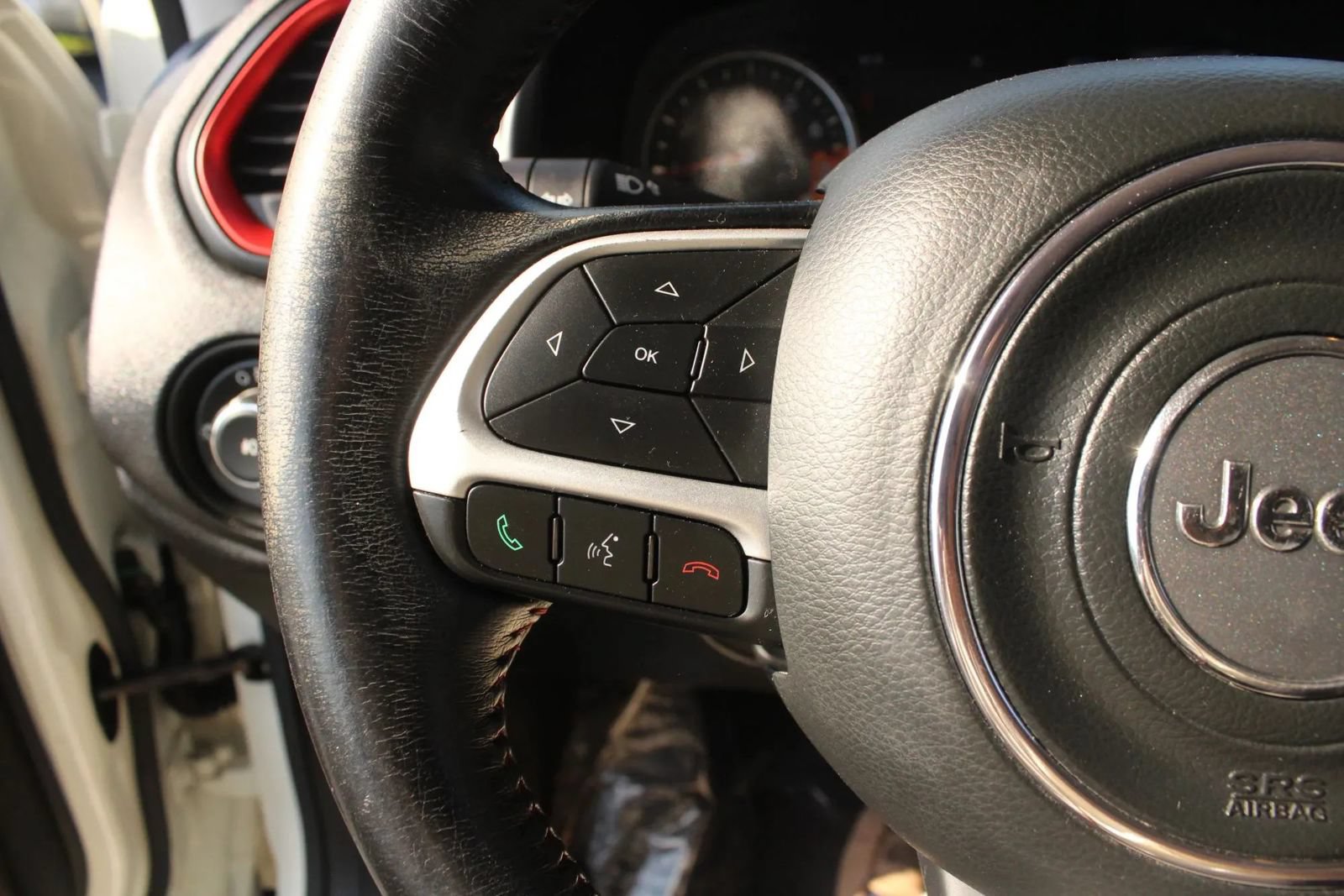 Used 2015 Jeep Renegade Trailhawk AWD/4WD image 23