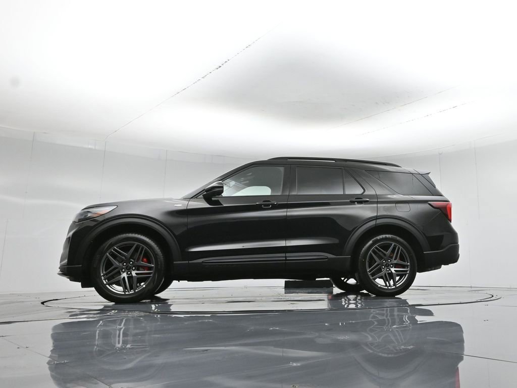 Used 2025 Ford Explorer ST-Line w/ ST-Line Street Pack image 8