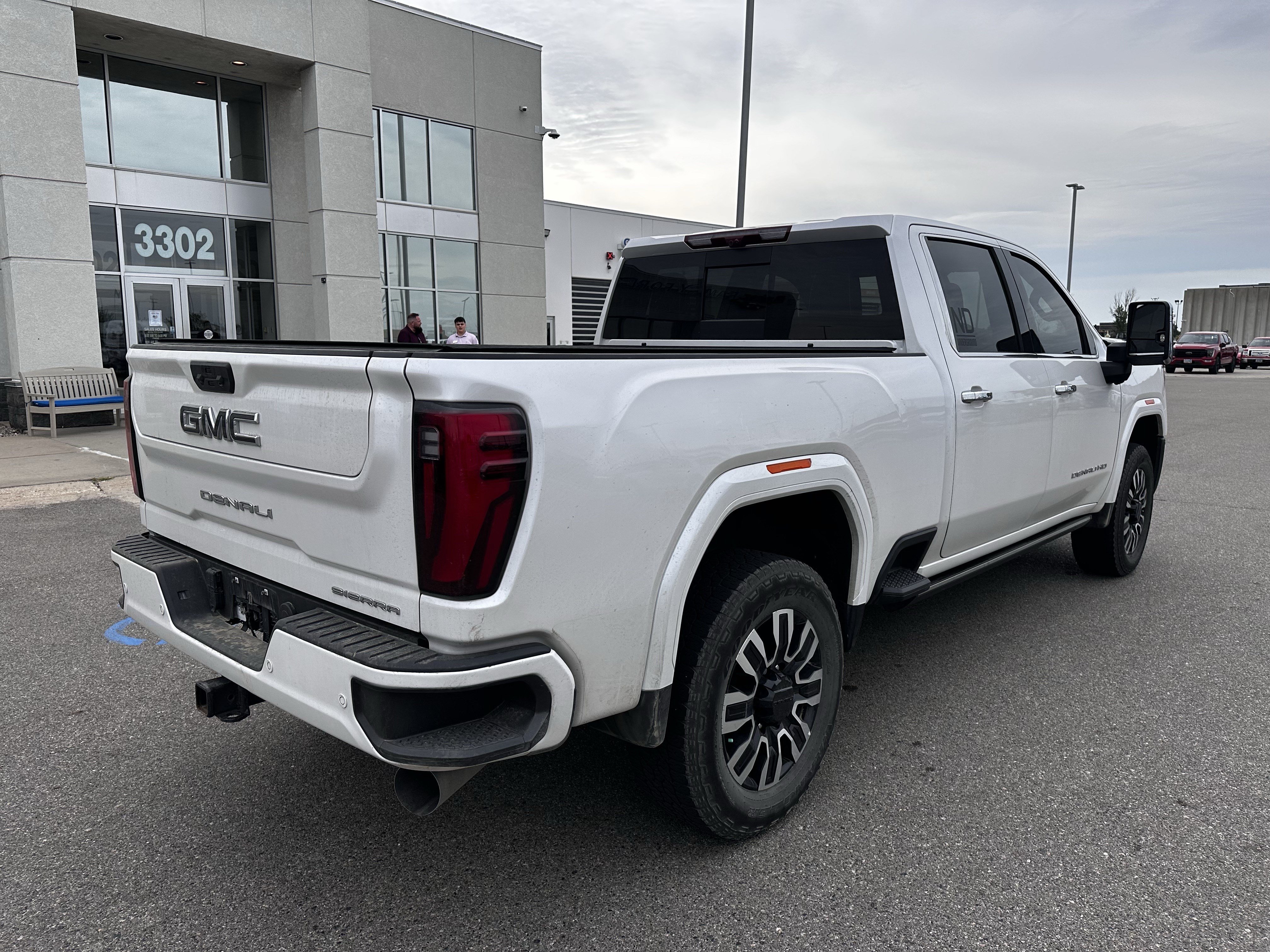 Used 2024 GMC Sierra 2500 Denali Ultimate AWD/4WD image 5