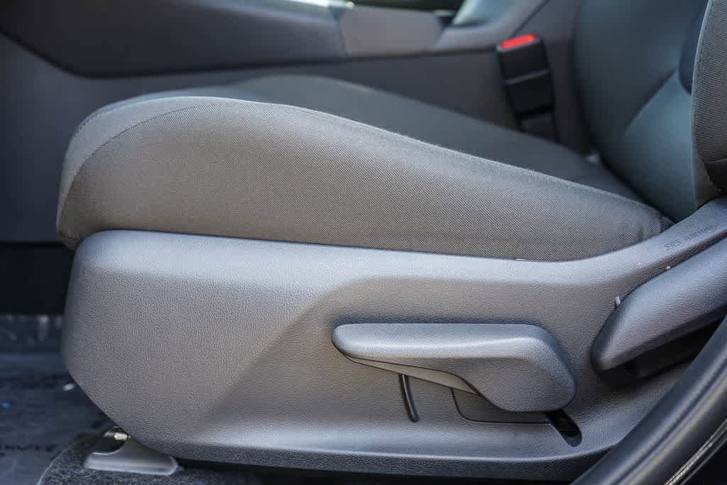 Used 2025 Toyota RAV4 LE AWD/4WD image 21
