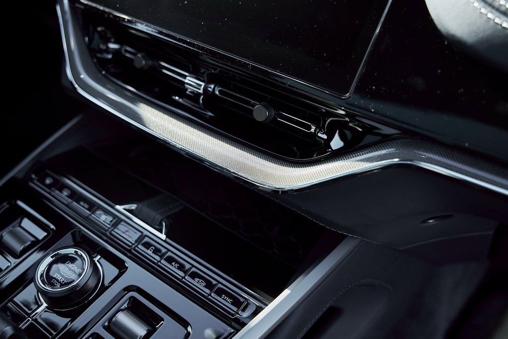 Used 2025 Aston Martin DBX 707 image 44