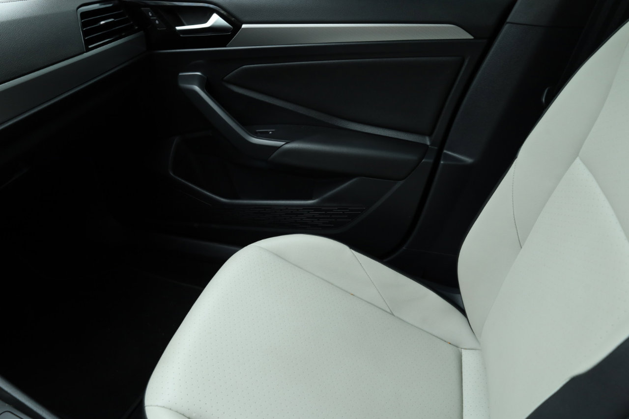 Used 2020 Volkswagen Jetta R-Line w/ R-Line Cold Weather Package image 13