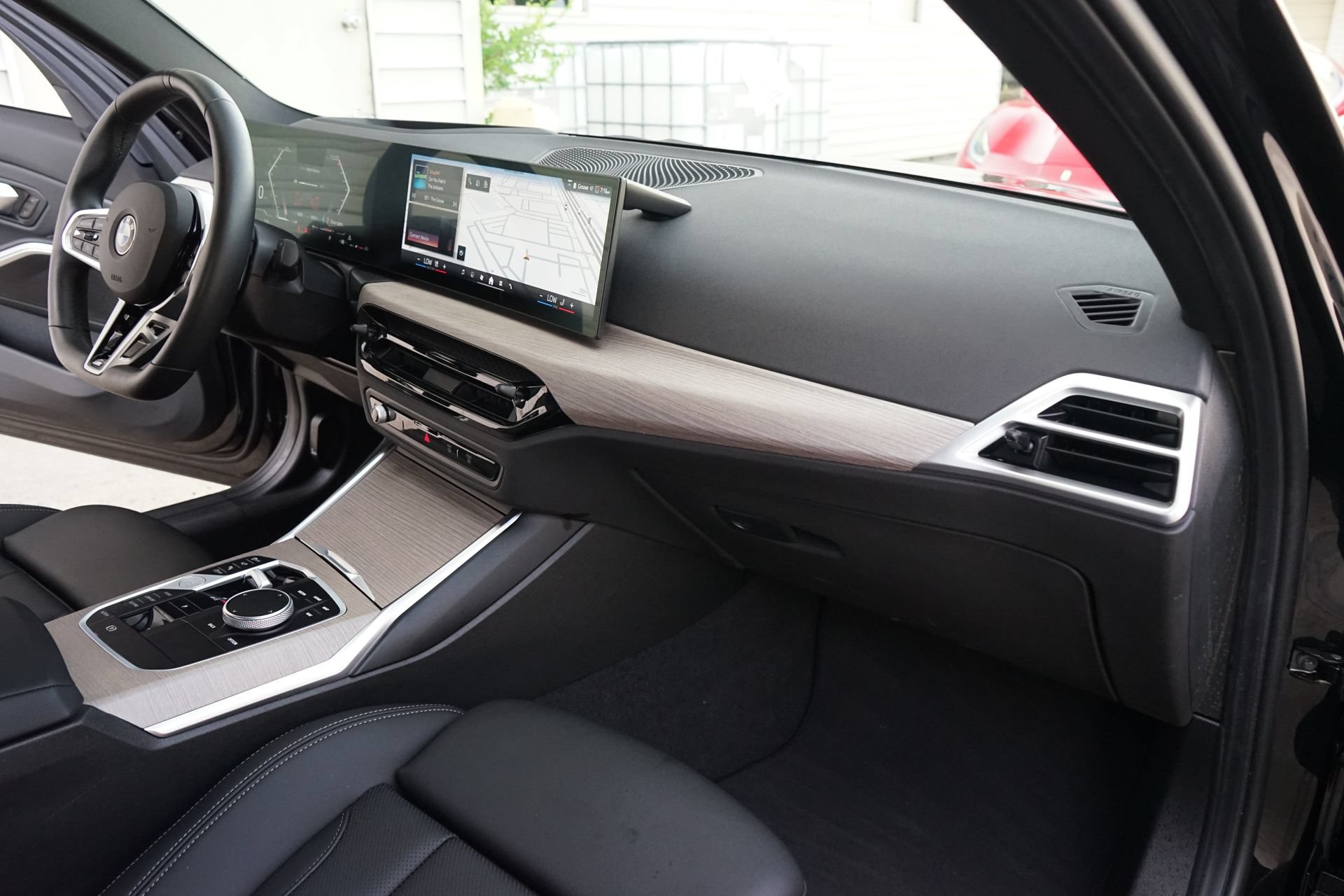 Used 2025 BMW 330i xDrive Sedan w/ M Sport Package AWD/4WD image 5