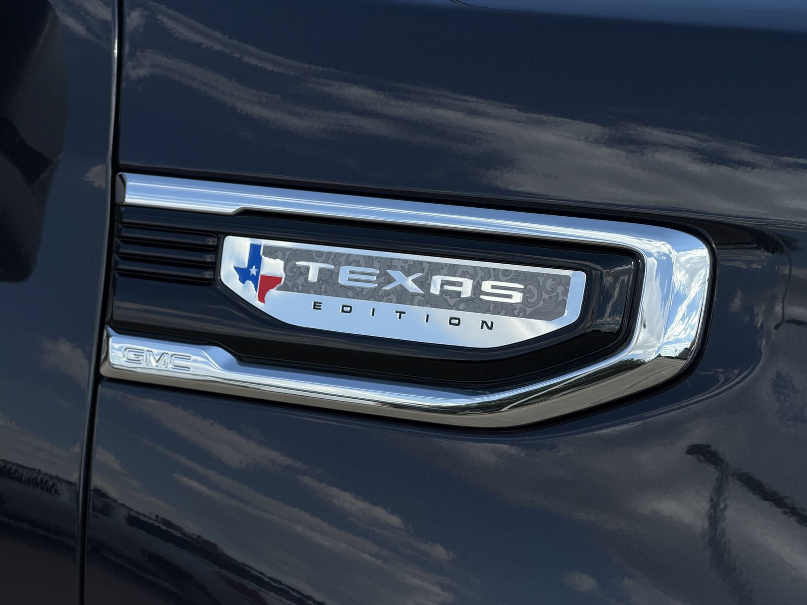 Used 2025 GMC Sierra 1500 SLT AWD/4WD image 11