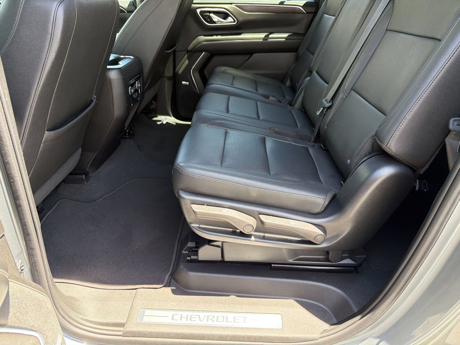 Used 2023 Chevrolet Suburban LT w/ Luxury Package AWD/4WD image 14