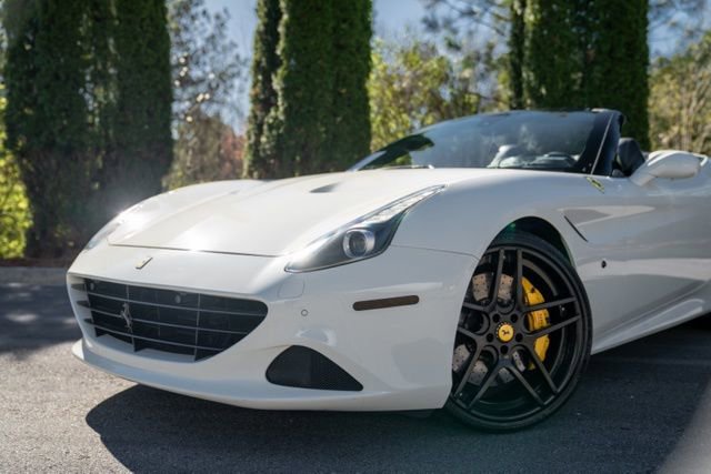 Used 2016 Ferrari California T RWD image 2