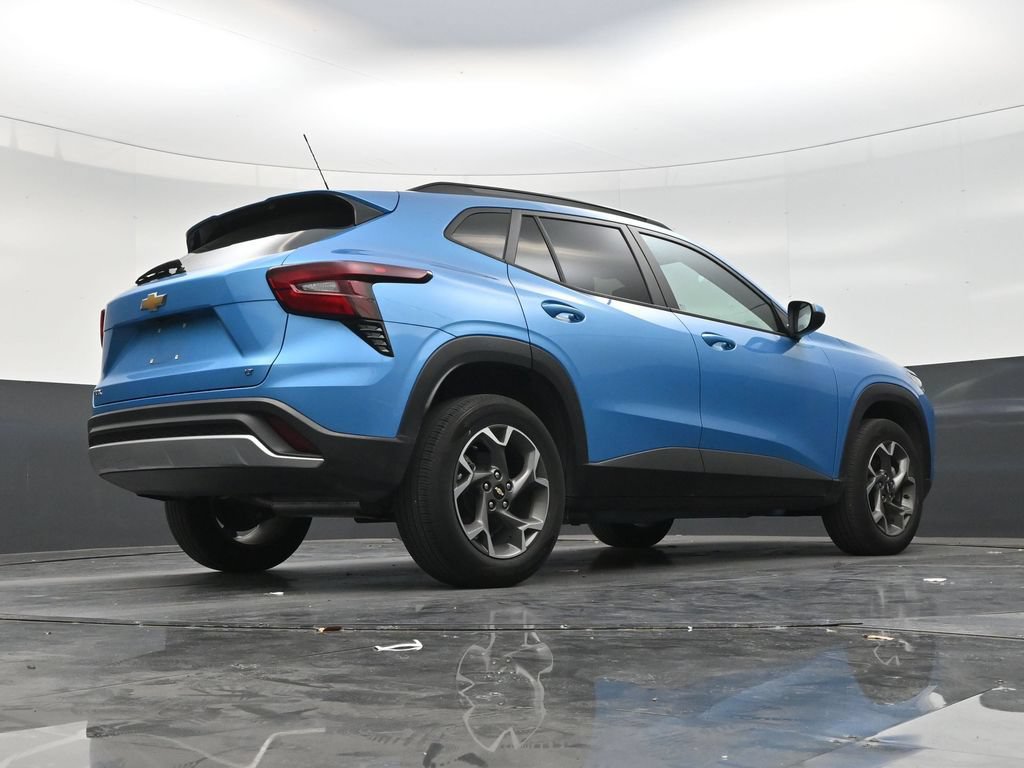 Used 2025 Chevrolet Trax LT FWD image 23