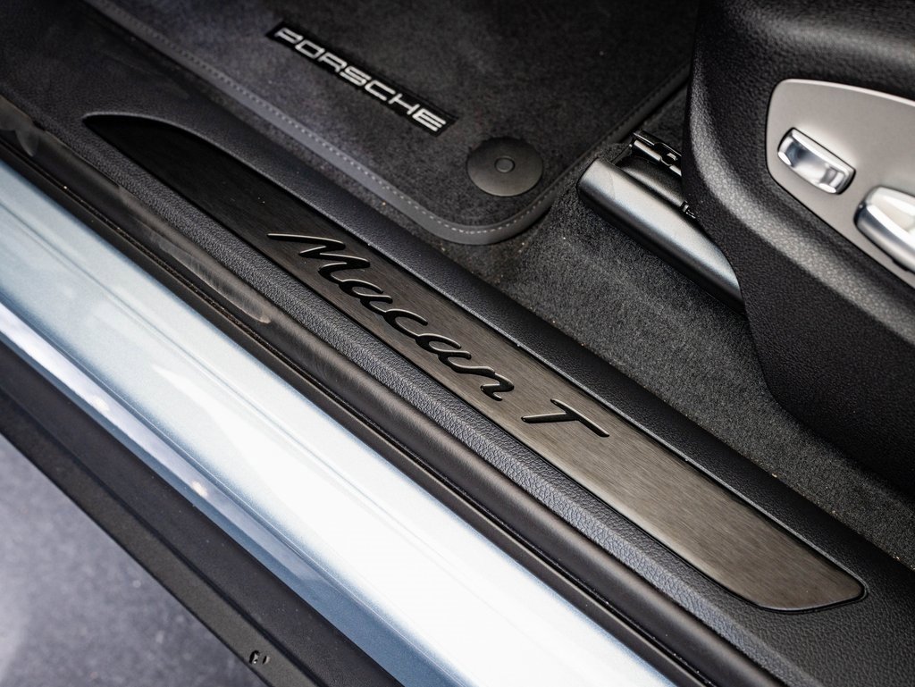 New 2026 Porsche Macan Turbo image 53