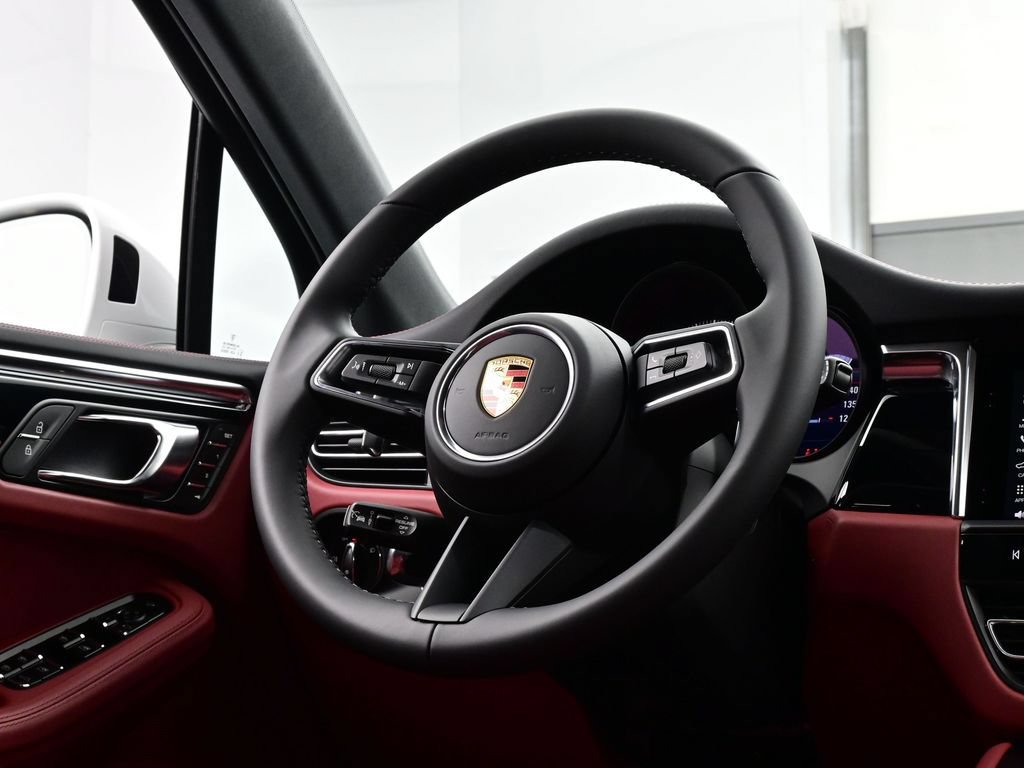 Certified 2026 Porsche Macan AWD/4WD image 21
