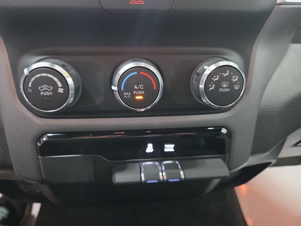Used 2024 RAM 1500 Big Horn AWD/4WD image 39