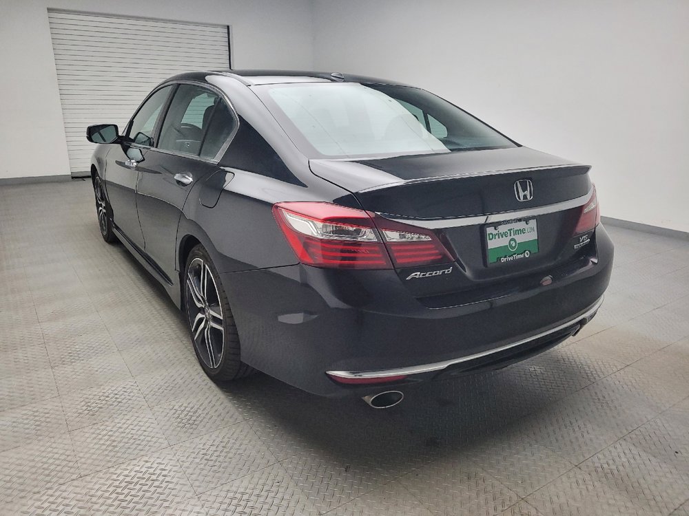 Used 2017 Honda Accord Touring image 5