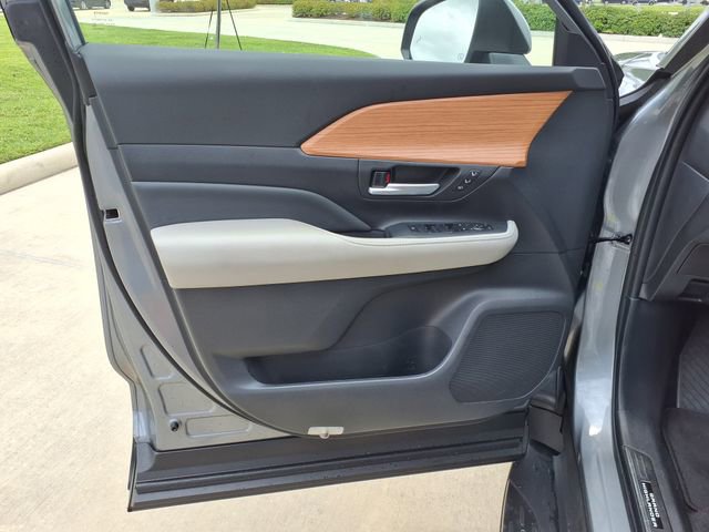 Used 2025 Toyota Grand Highlander FWD image 16