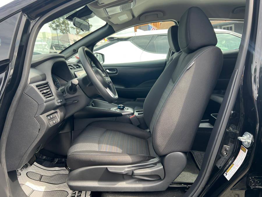 Used 2025 Nissan Leaf S image 10
