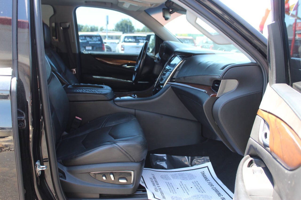 Used 2016 Cadillac Escalade ESV Luxury RWD image 9